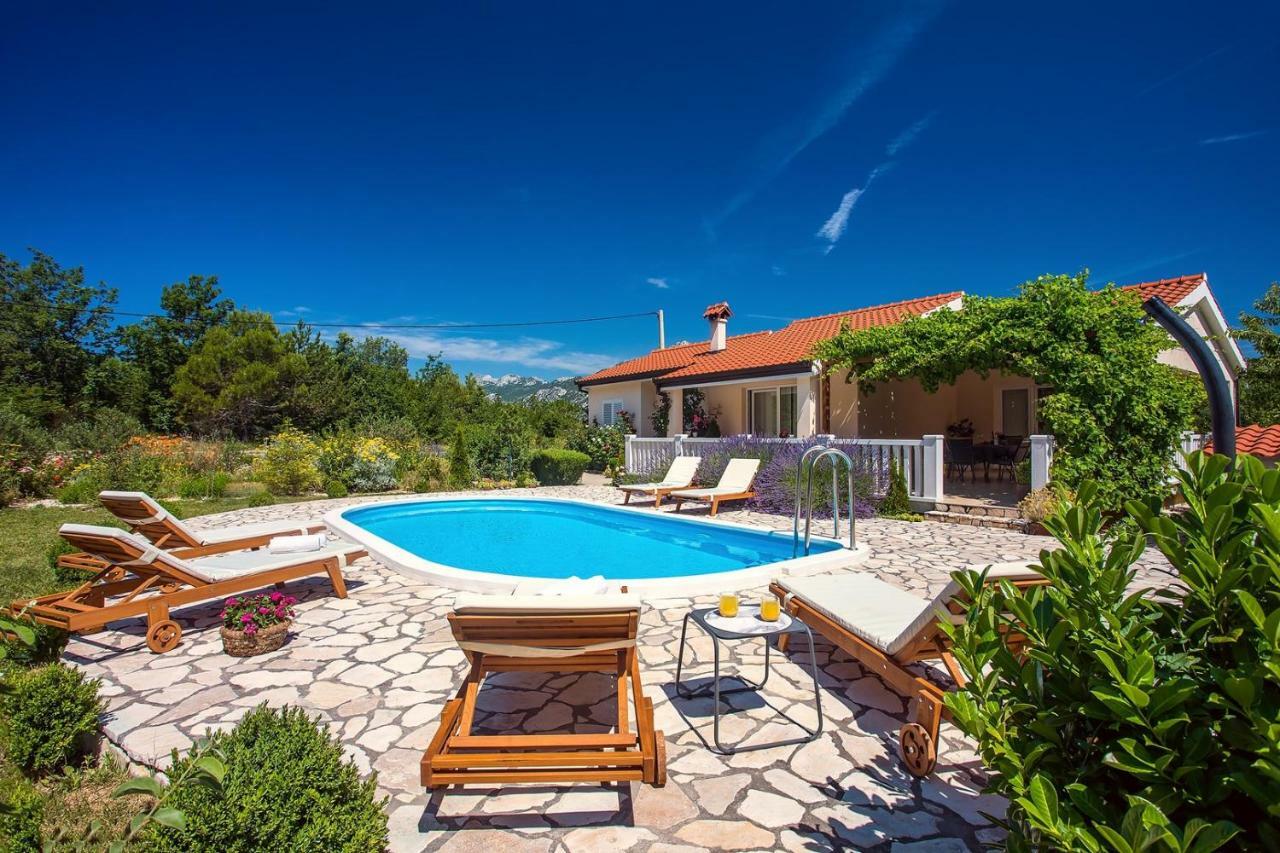 Villa Ana - 3 Bedroom Villa With Private Pool And Unspoiled Natural Environment Kučiće Eksteriør billede