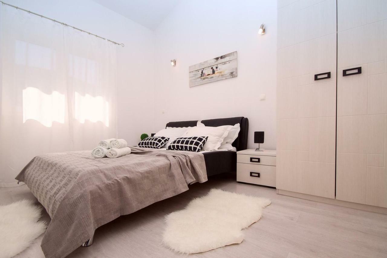 Villa Ana - 3 Bedroom Villa With Private Pool And Unspoiled Natural Environment Kučiće Eksteriør billede